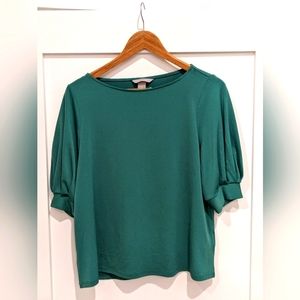 H&M green short sleeved creped jersey top